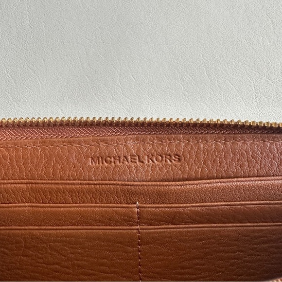 Michale Kors Tan Leather Jet Set Zip Around Continental Wallet - Picture 5 of 8